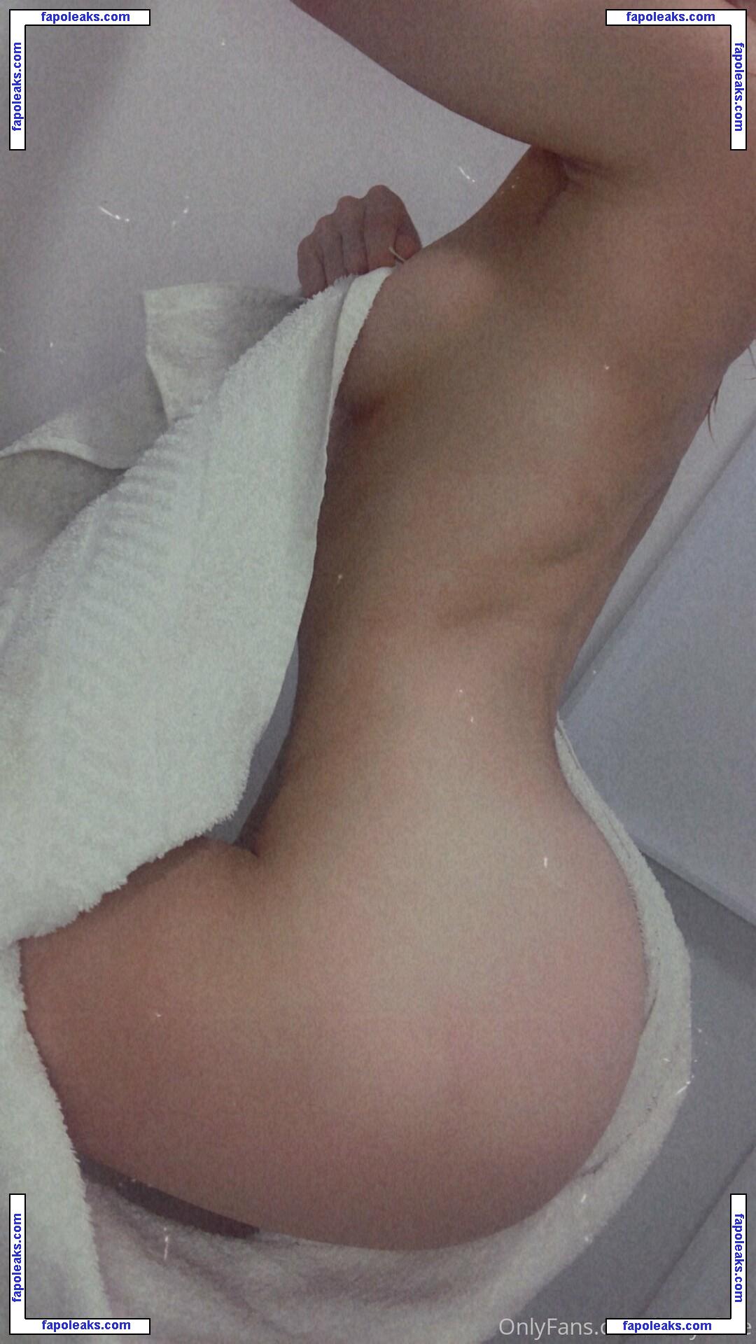ariafreee / aria.fre nude photo #0019 from OnlyFans