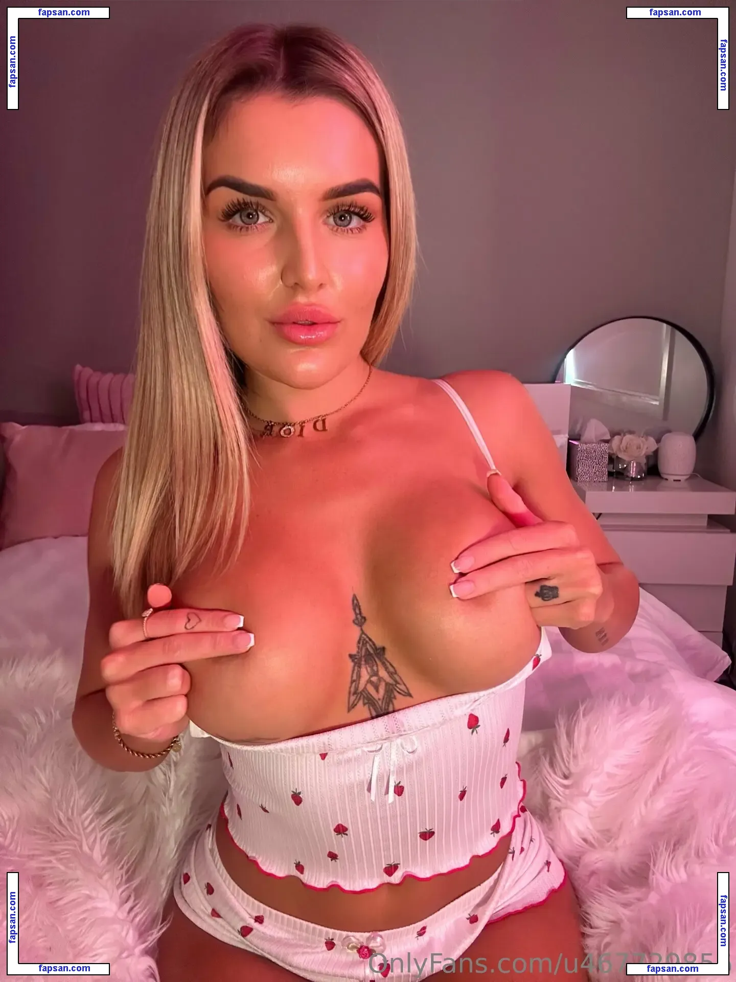 arianaextra nude photo #0012 from OnlyFans