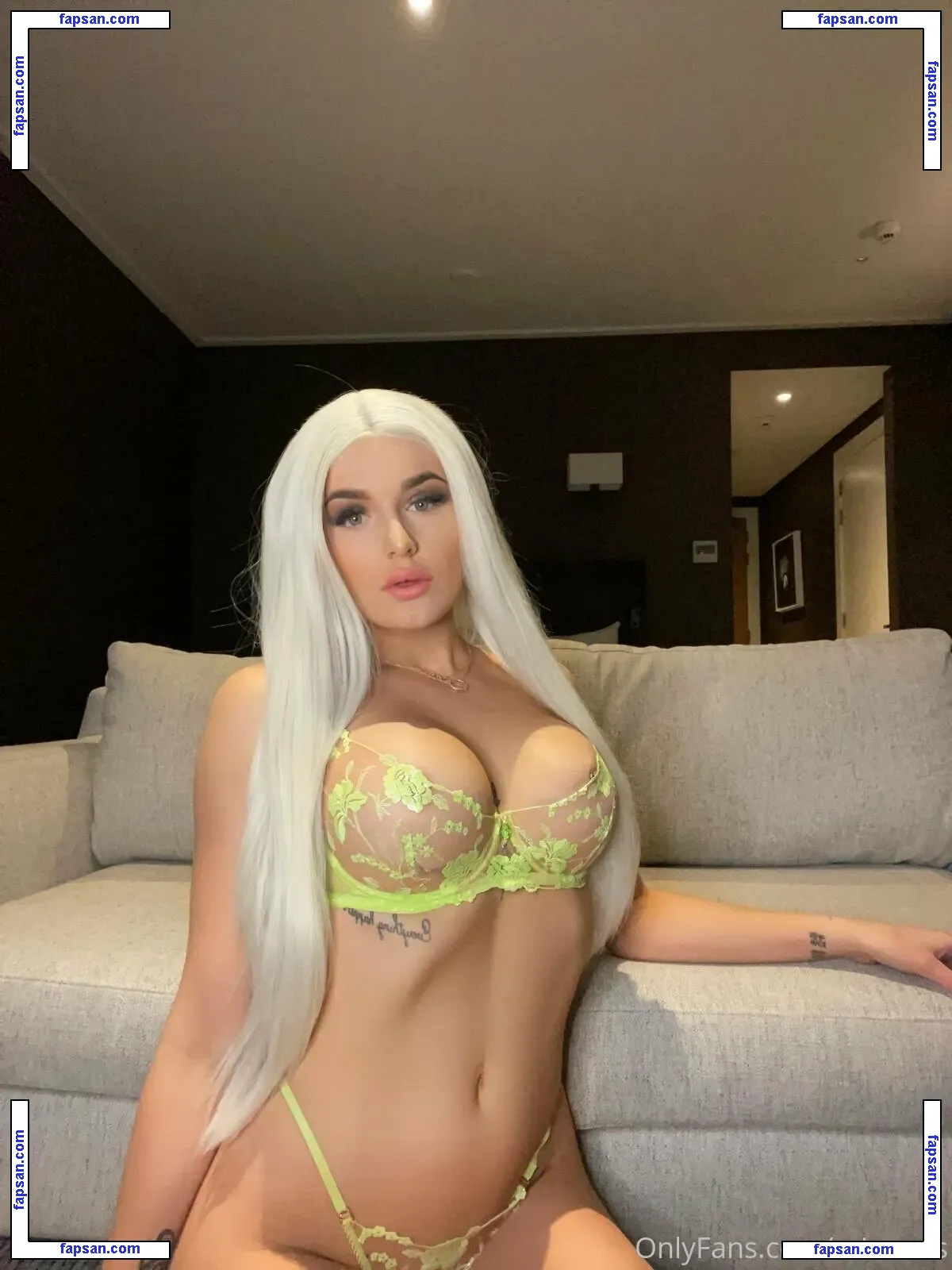 arianaus nude photo #0014 from OnlyFans