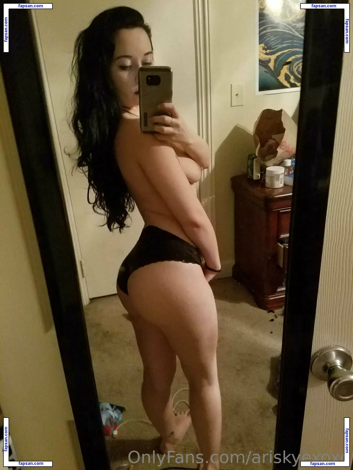 ariskyexoxo nude photo #0020 from OnlyFans