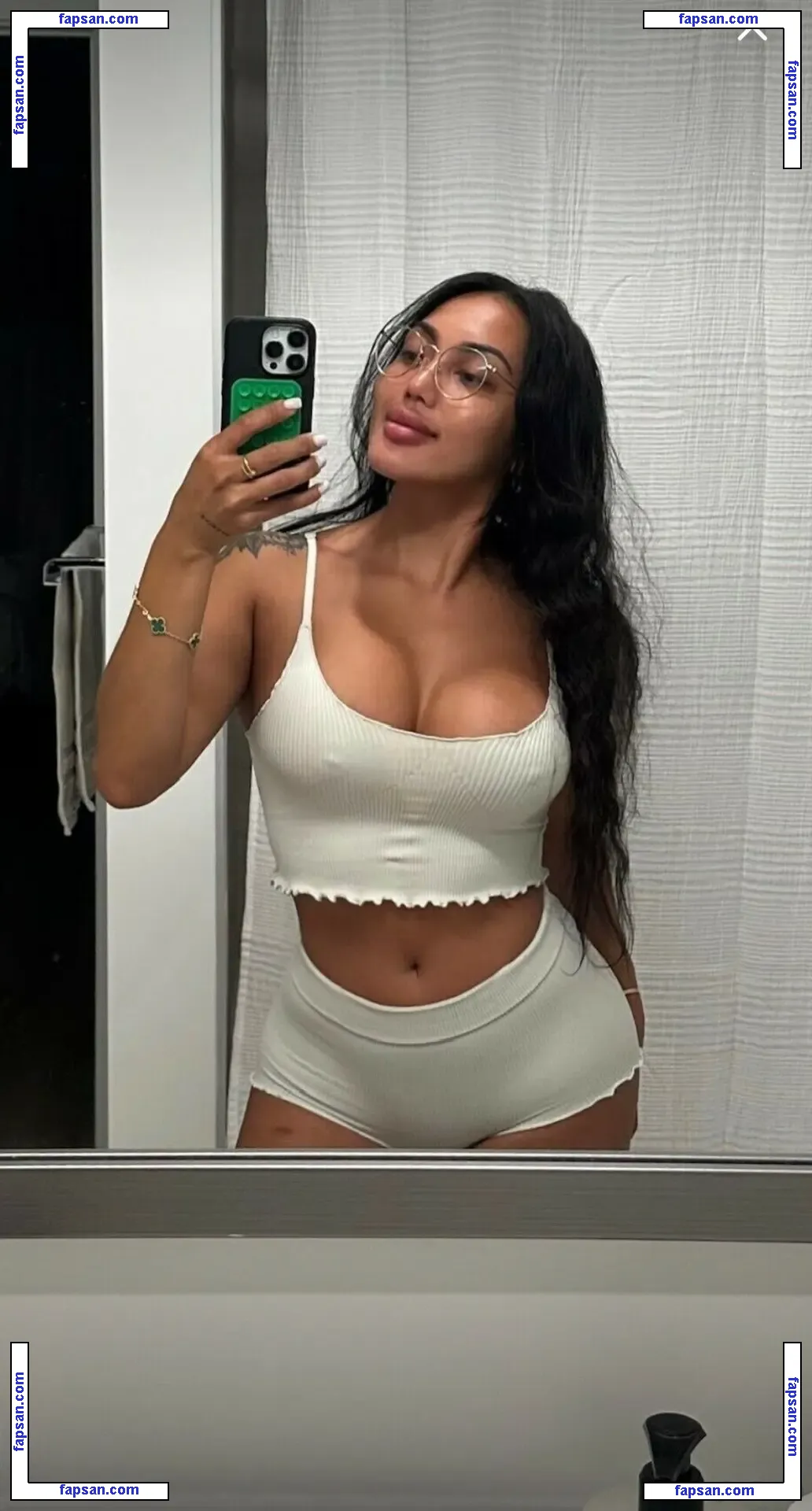 Armani Batoon nude photo #0003 from OnlyFans