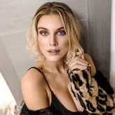Ashley James голая #0136