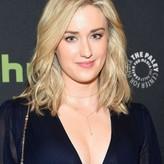 Ashley Johnson голая #0006