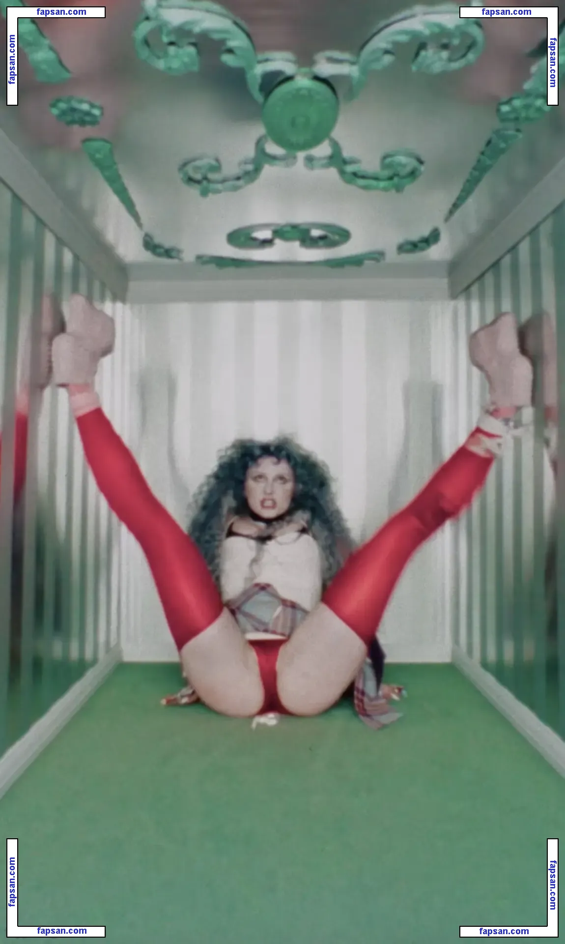 Ashnikko nude photo #0253 from OnlyFans