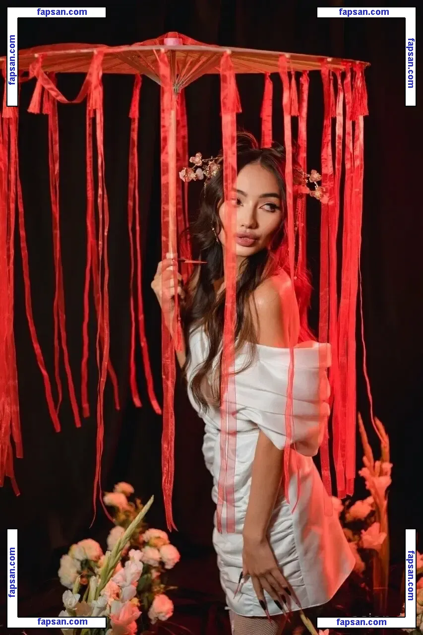 asian_lili nude photo #0012 from OnlyFans