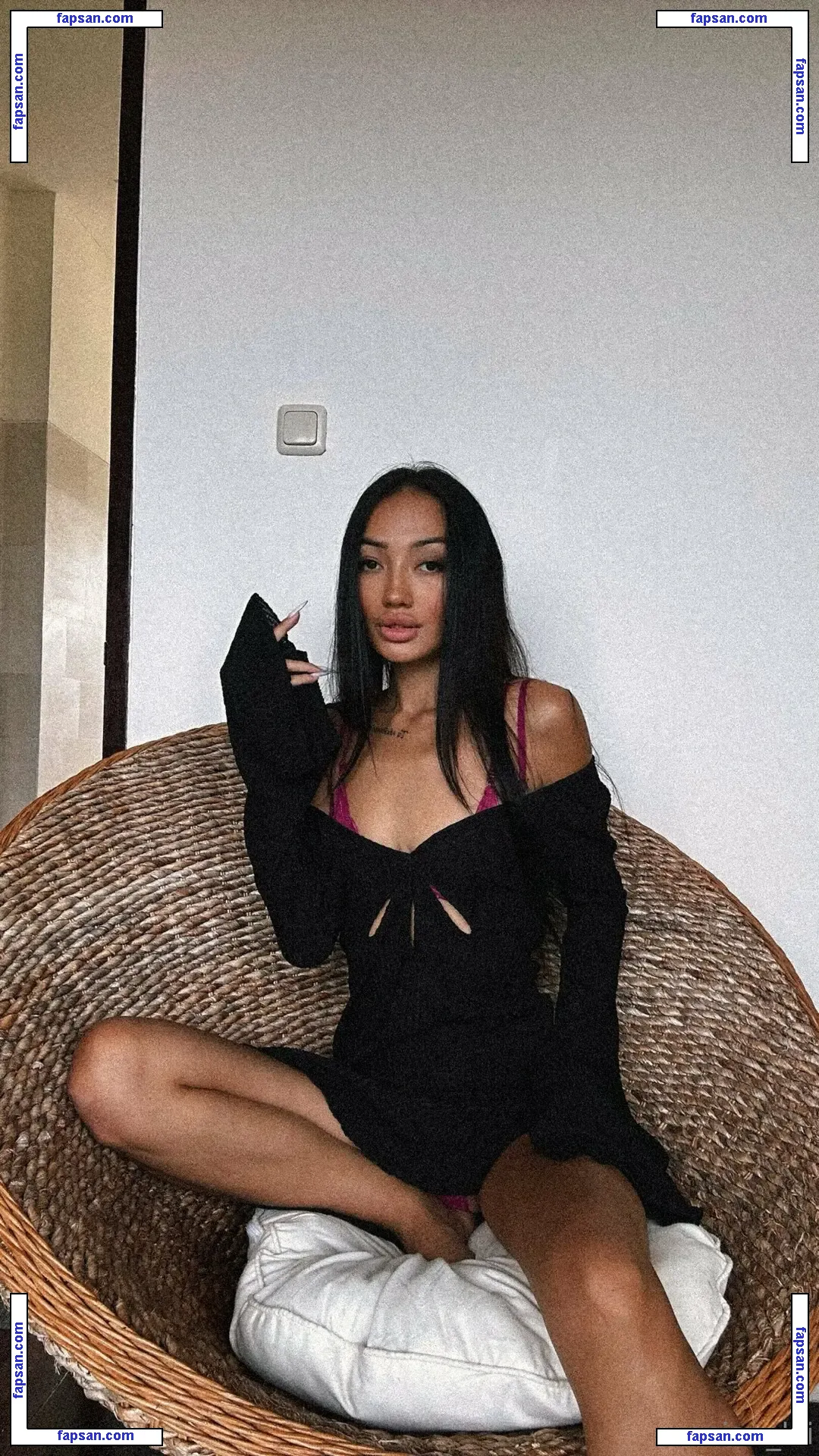 asian_lili nude photo #0022 from OnlyFans