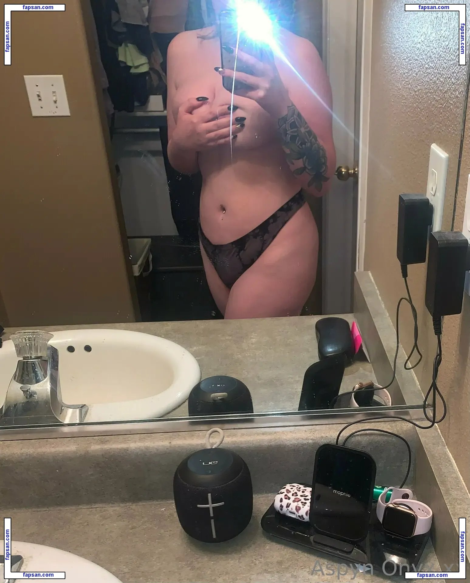 aspyn_onyx nude photo #0019 from OnlyFans