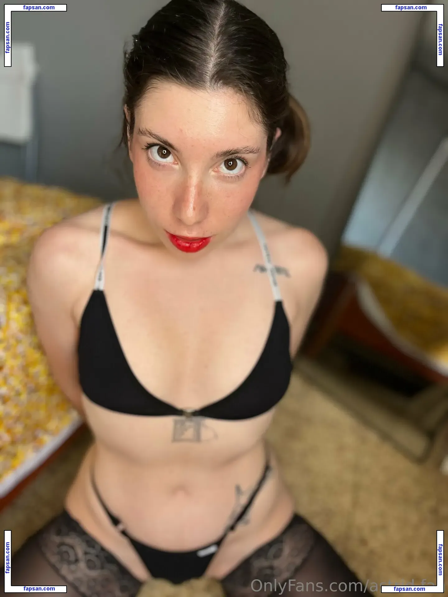 astrid.fan nude photo #0021 from OnlyFans
