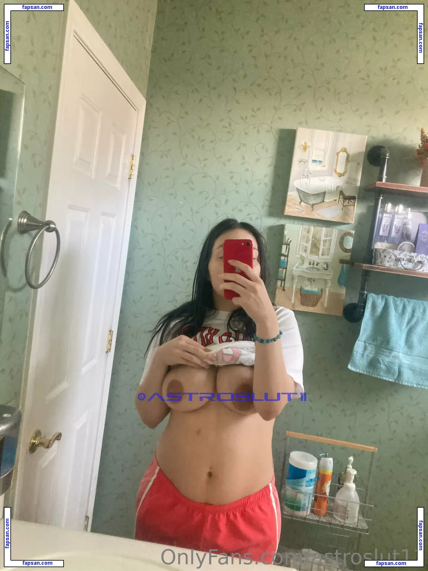 astrogirl11 nude photo #0010 from OnlyFans