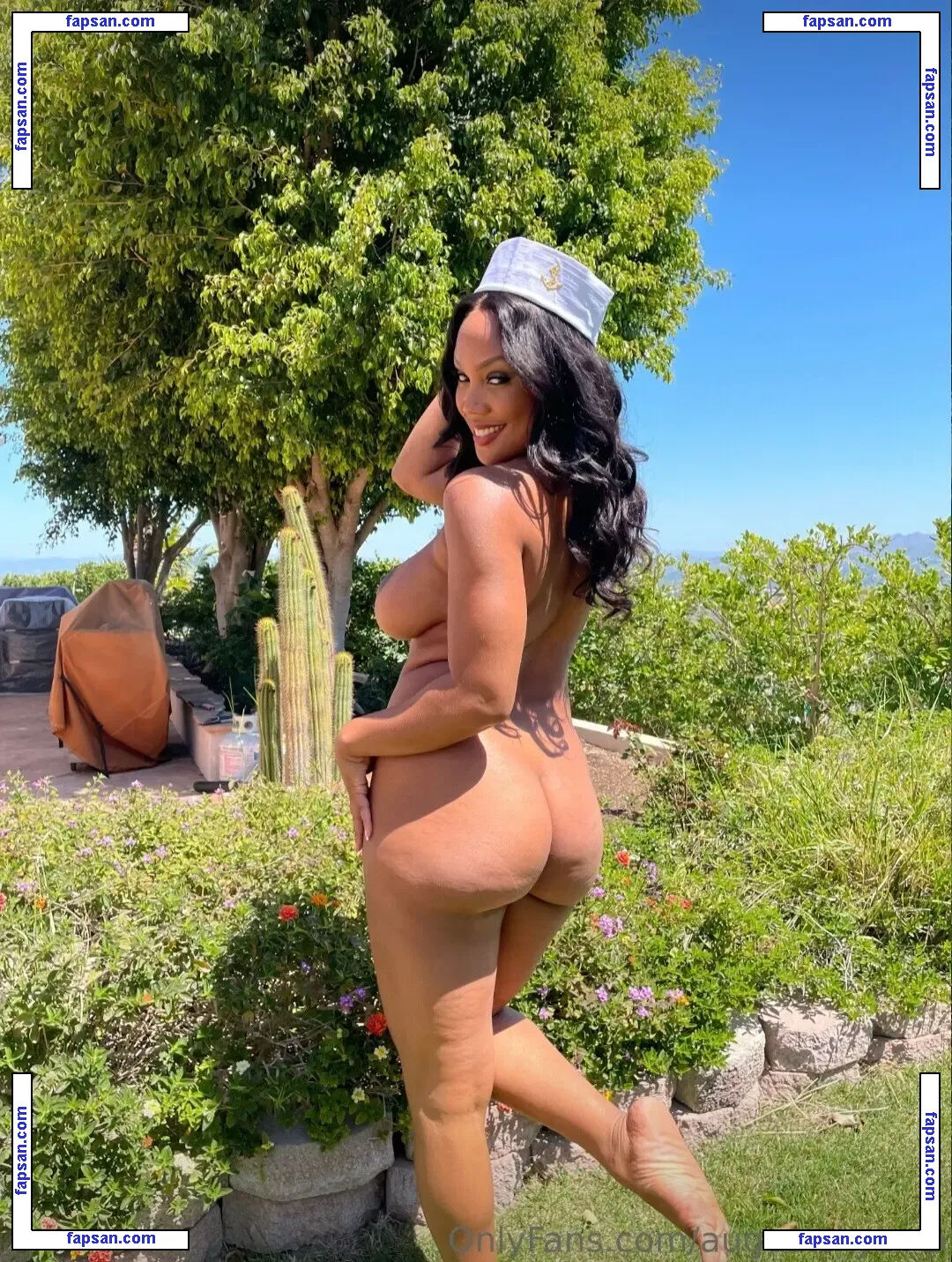 August Skye голая фото #0094 с Онлифанс