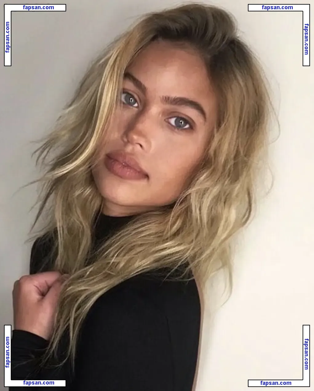 Augustwinstead голая фото #0013 с Онлифанс