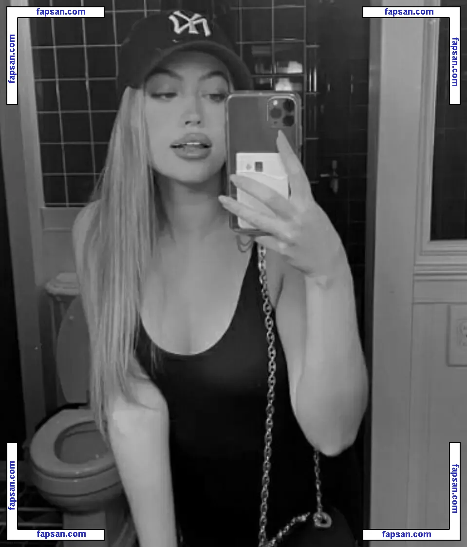 Augustwinstead голая фото #0021 с Онлифанс