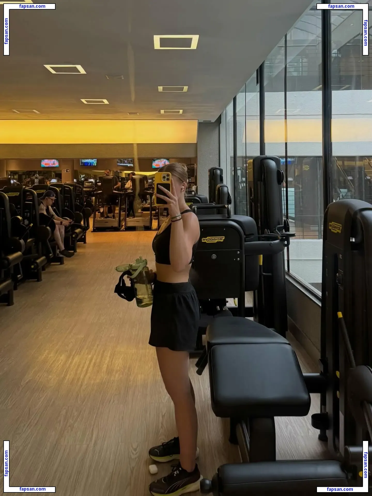 Aurelia Nobels голая фото #0003 с Онлифанс