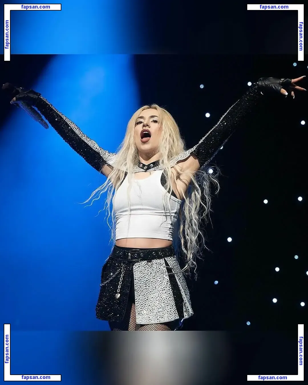Ava Max голая фото #1109 с Онлифанс