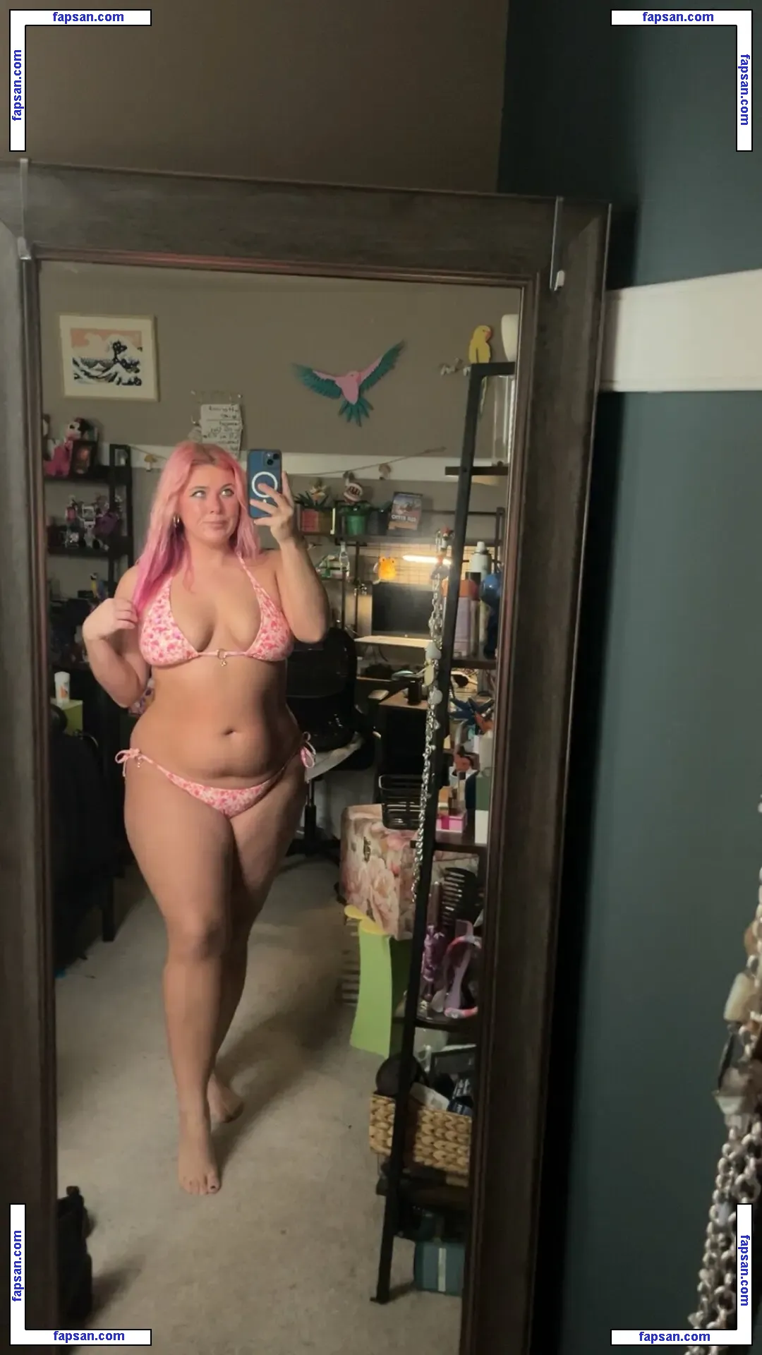 AverageAllison nude photo #0001 from OnlyFans