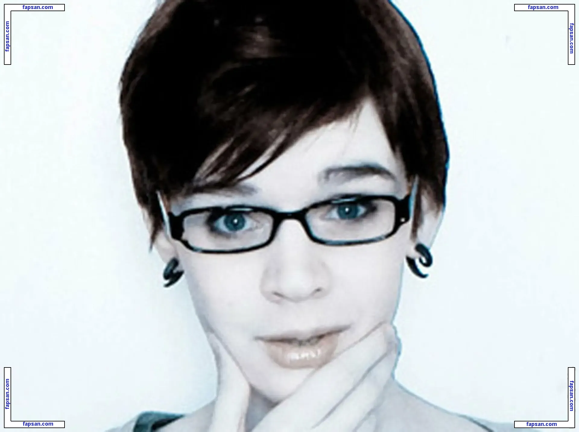 Avery Edison nude photo #0005 from OnlyFans