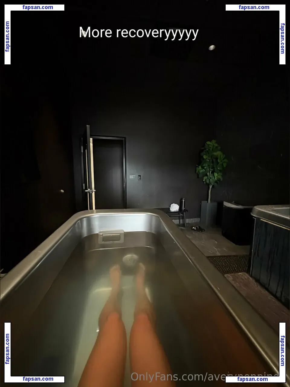 Avery Poppinga nude photo #0001 from OnlyFans