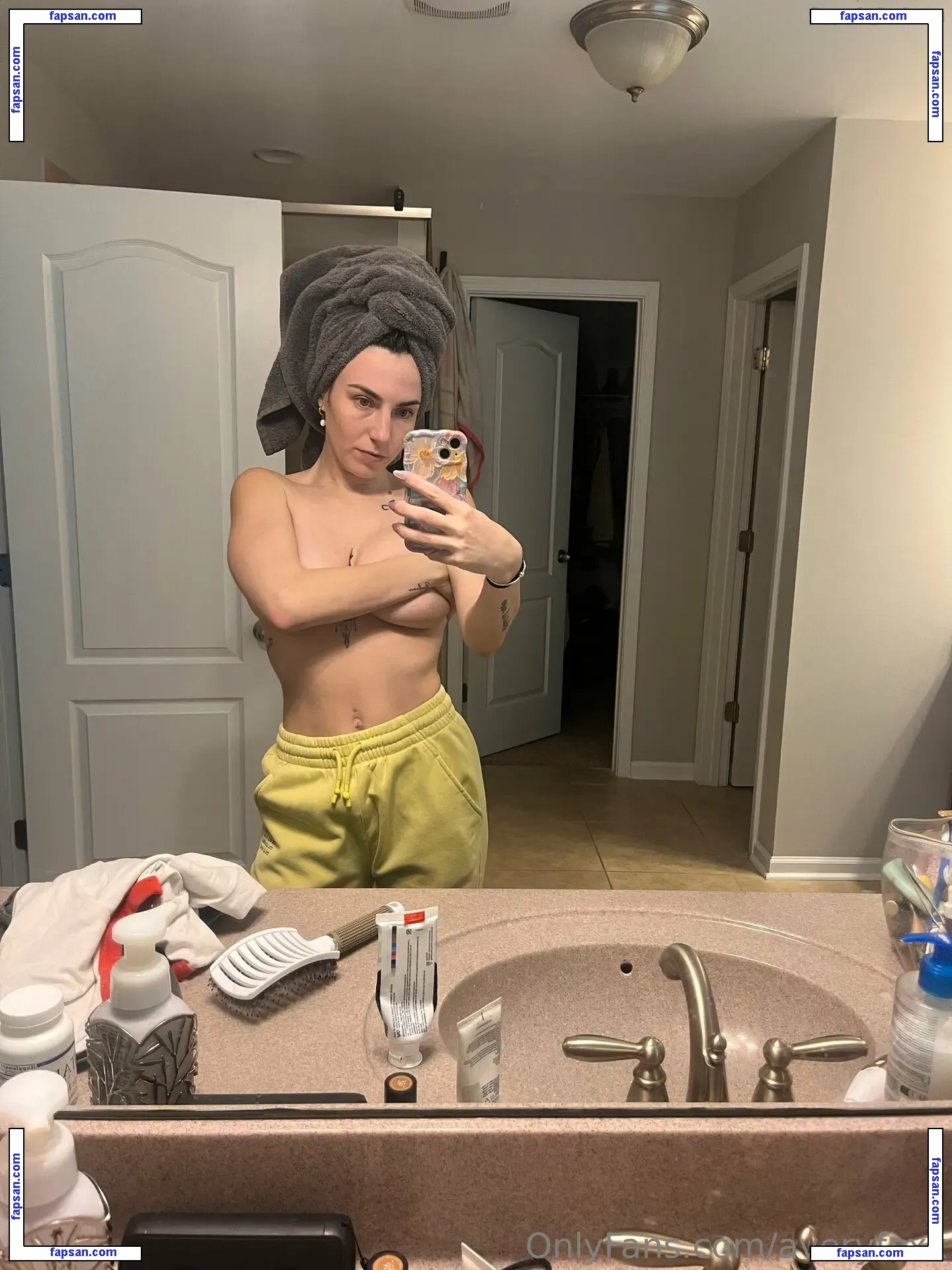 averyfoxx nude photo #0009 from OnlyFans