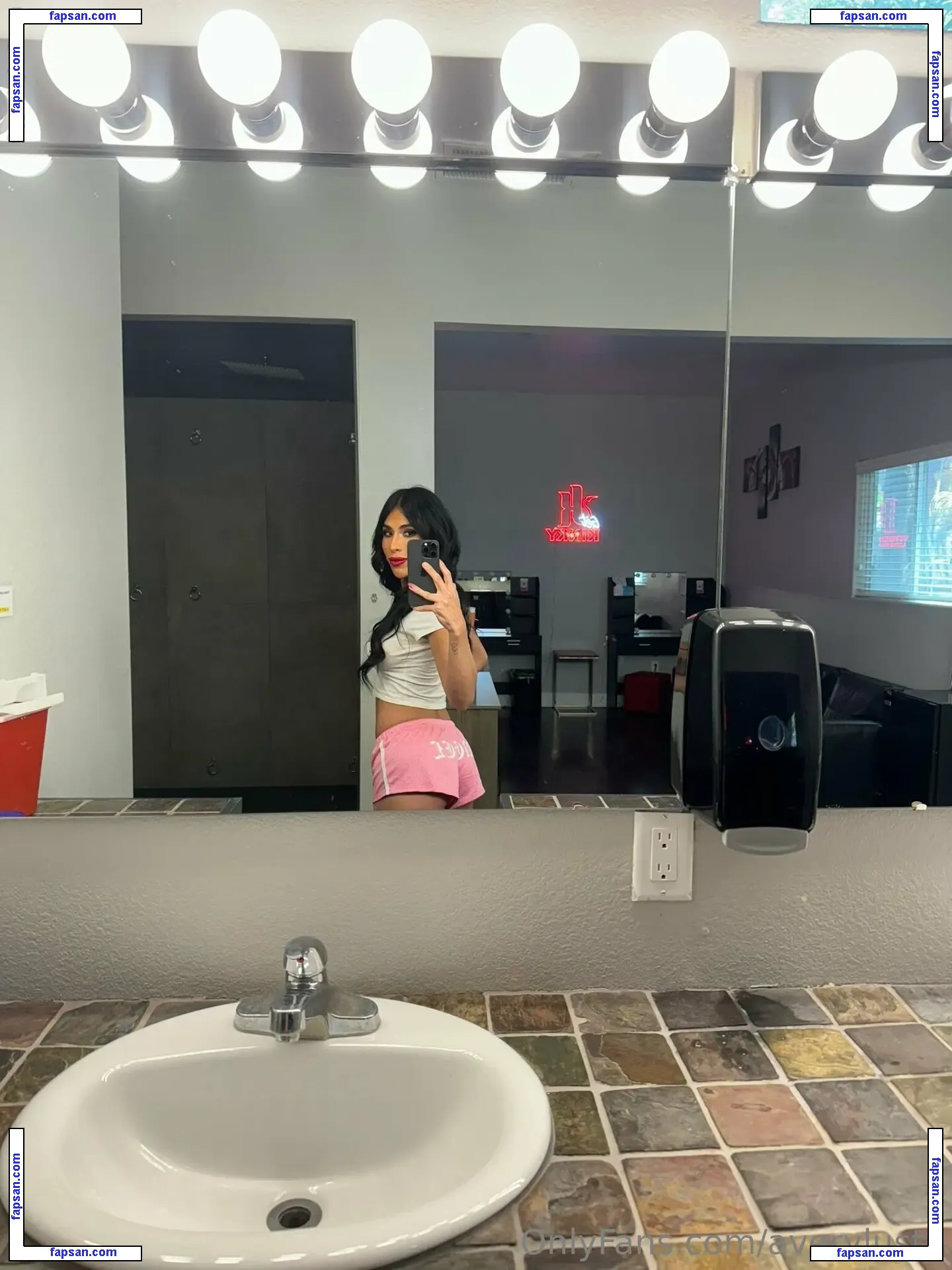 averylustx голая фото #0022 с Онлифанс