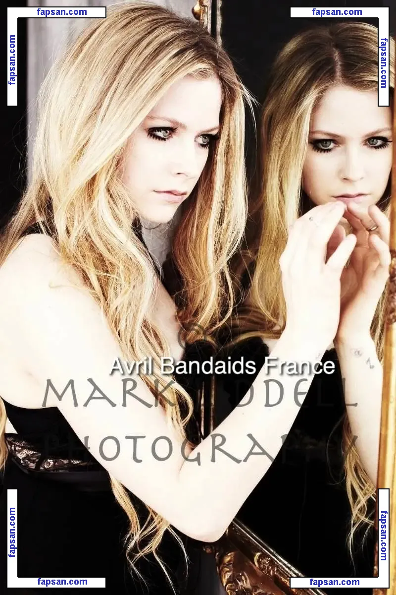 Avril Lavigne nude photo #0064 from OnlyFans