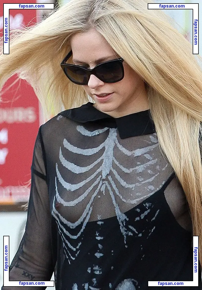 Avril Lavigne nude photo #0099 from OnlyFans