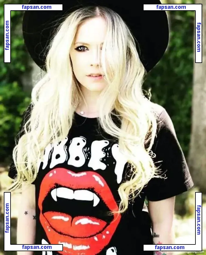 Avril Lavigne nude photo #0915 from OnlyFans