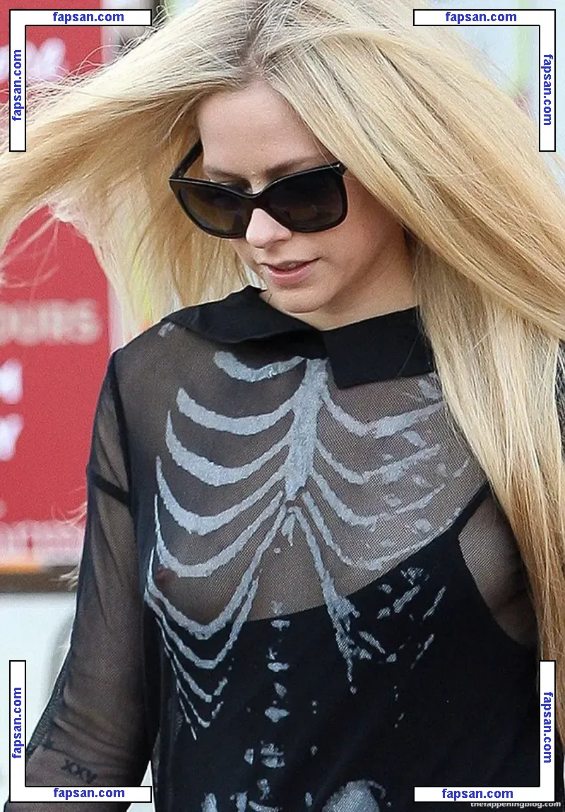Avril Lavigne nude photo #1020 from OnlyFans