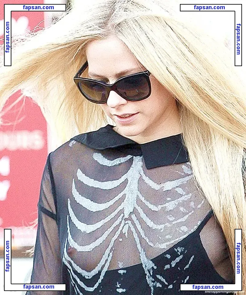 Avril Lavigne nude photo #1023 from OnlyFans