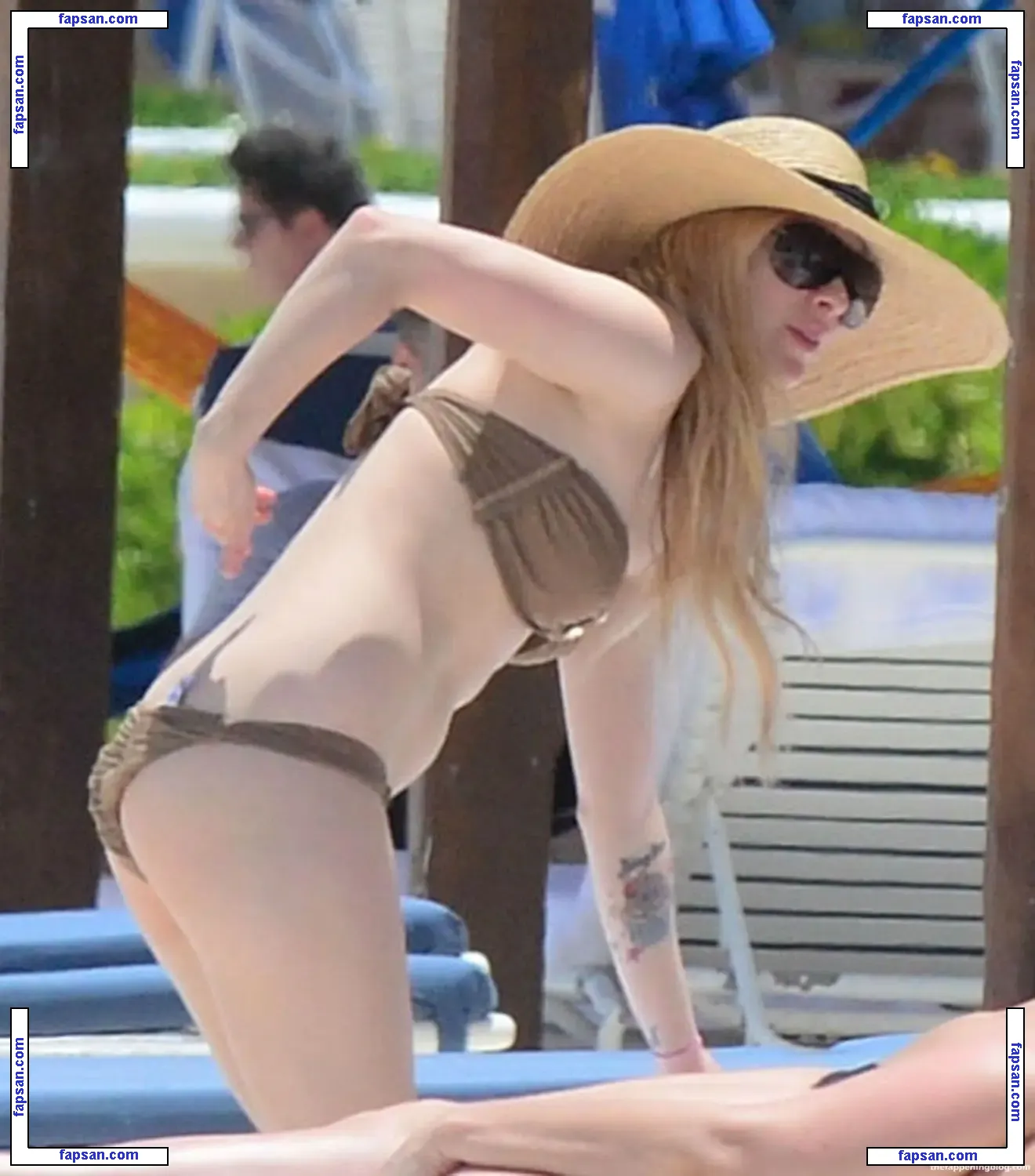 Avril Lavigne nude photo #1029 from OnlyFans