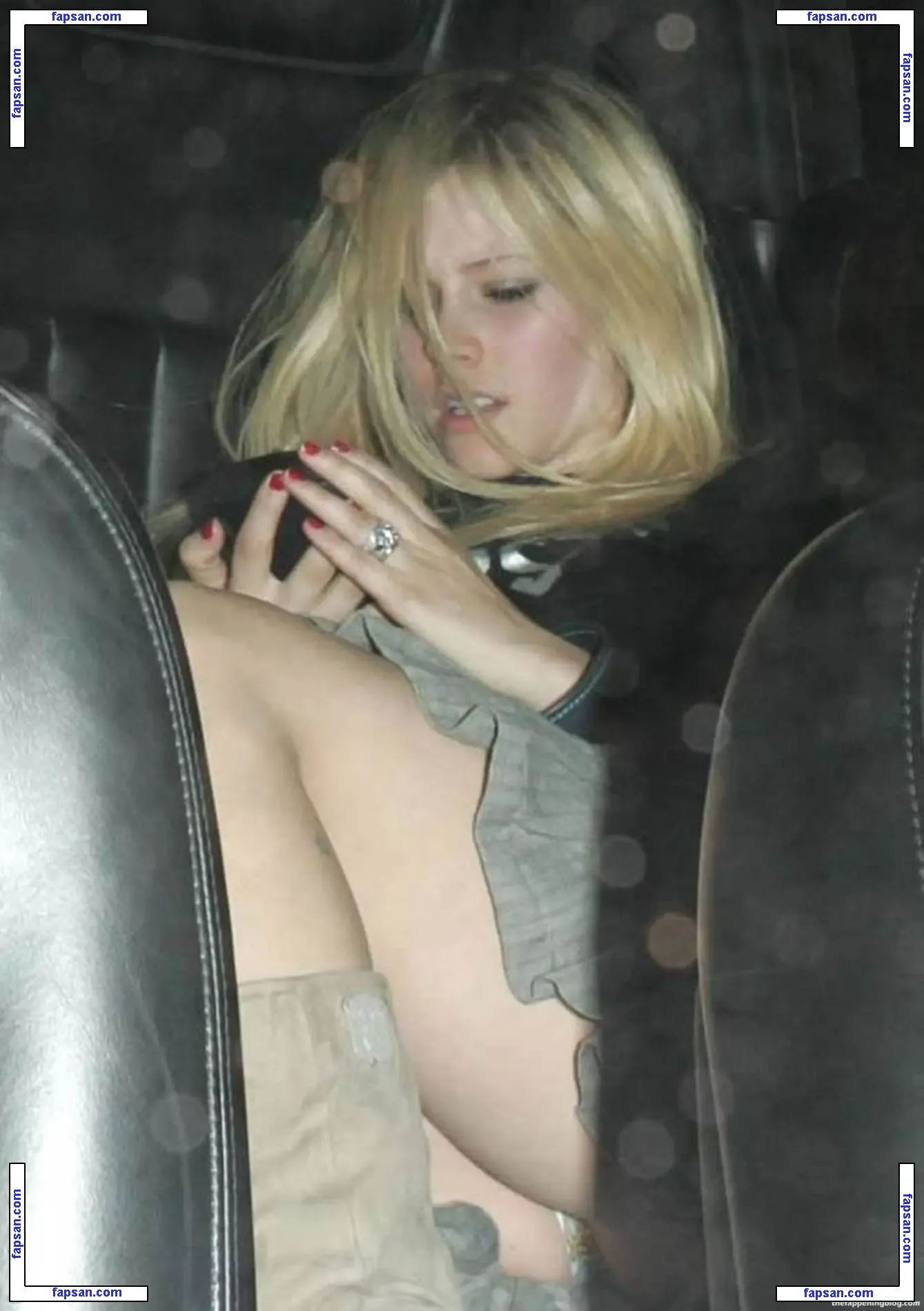 Avril Lavigne nude photo #1041 from OnlyFans