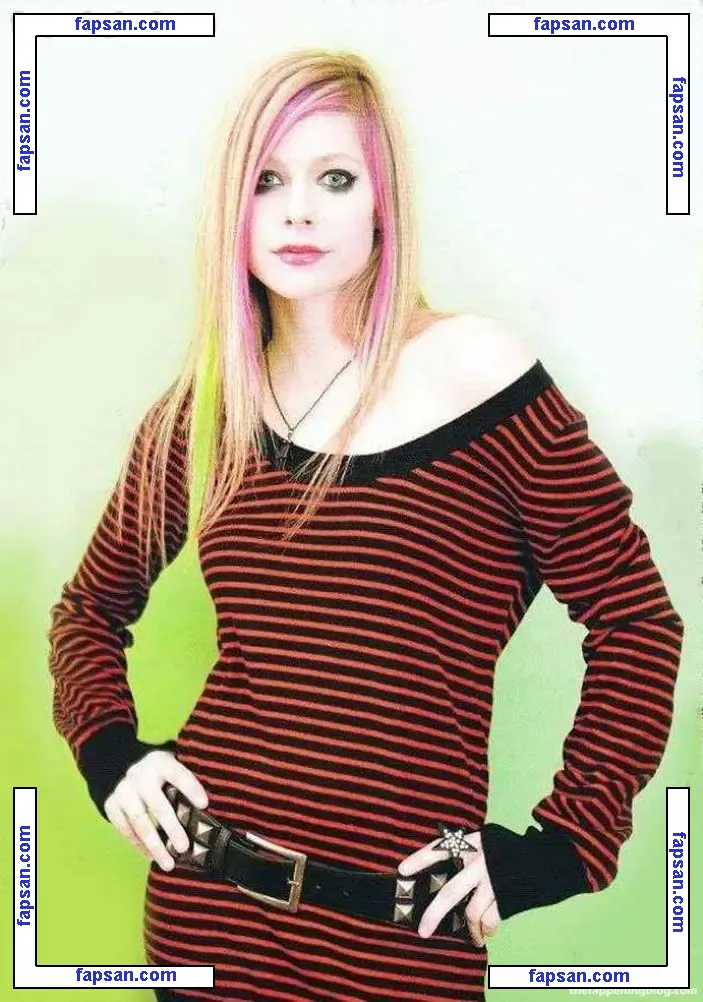 Avril Lavigne nude photo #1048 from OnlyFans