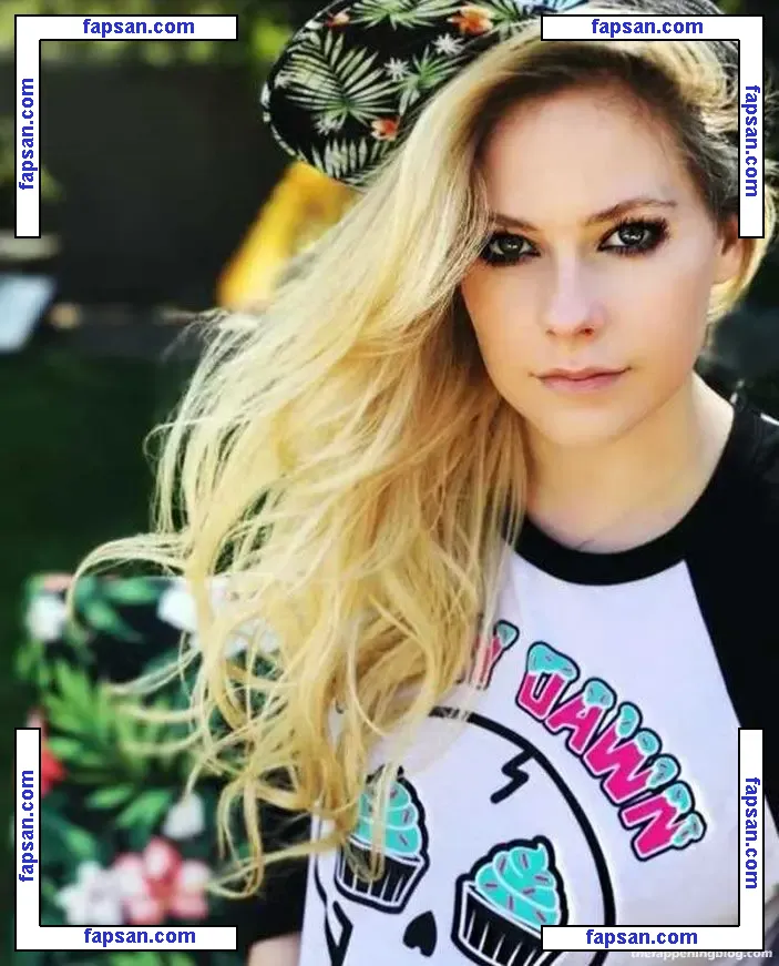 Avril Lavigne nude photo #1056 from OnlyFans
