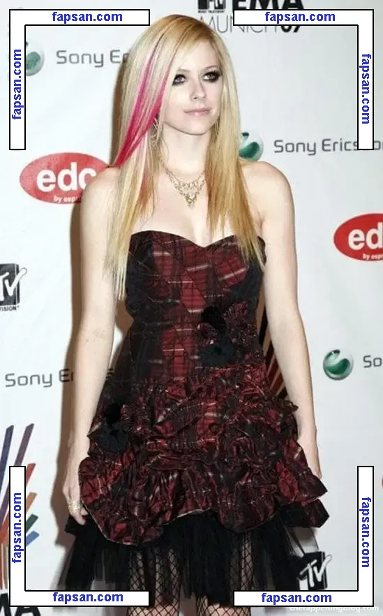 Avril Lavigne nude photo #1063 from OnlyFans