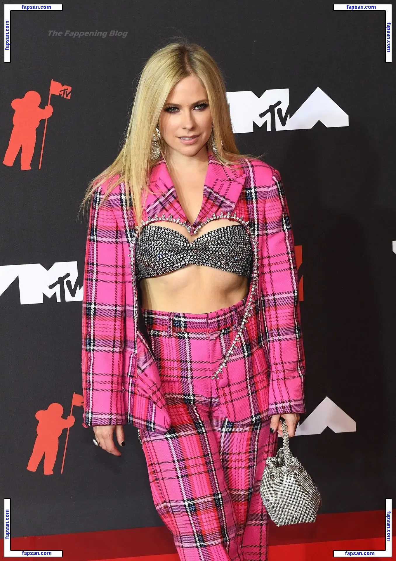 Avril Lavigne nude photo #1110 from OnlyFans