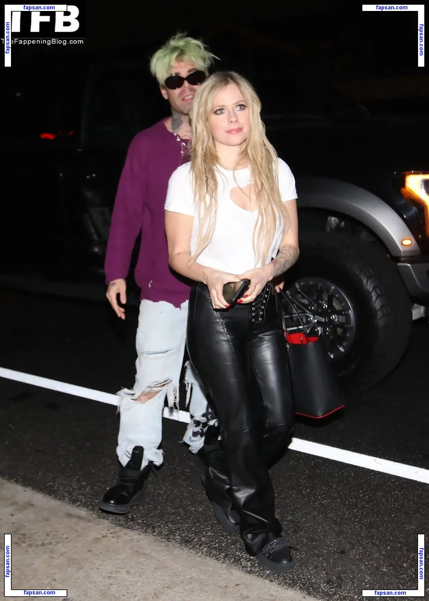 Avril Lavigne nude photo #1164 from OnlyFans