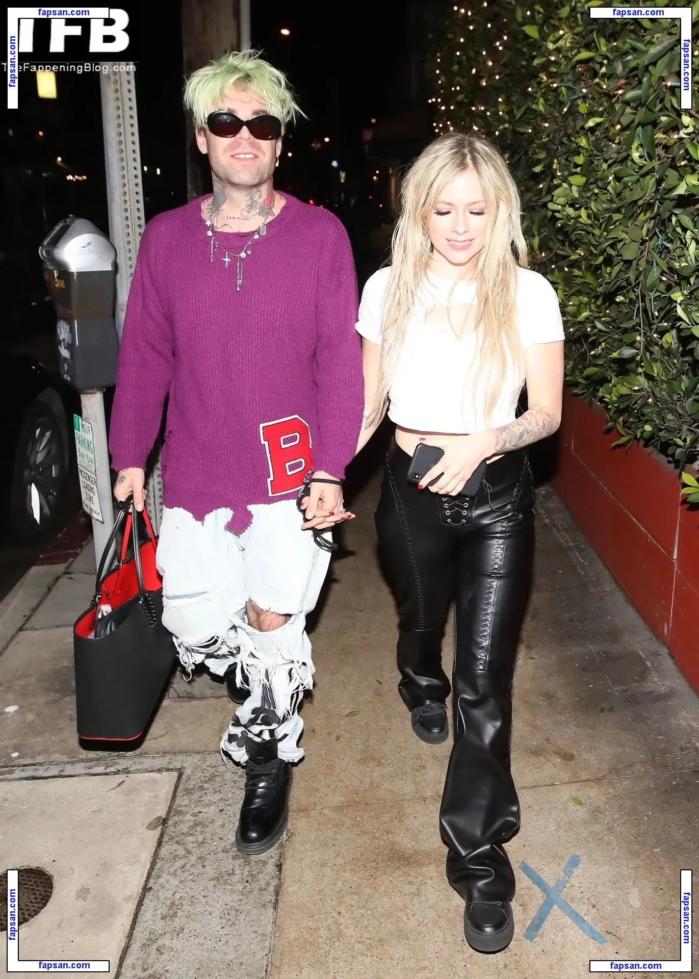 Avril Lavigne nude photo #1168 from OnlyFans