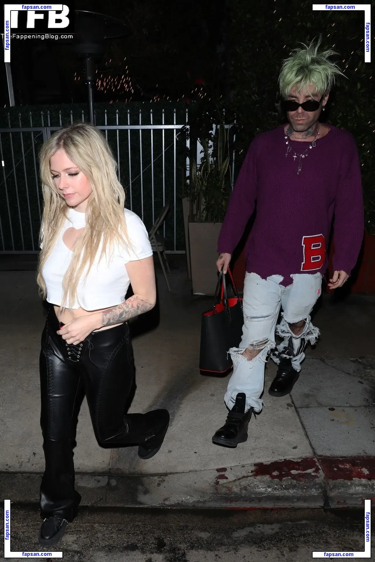 Avril Lavigne nude photo #1184 from OnlyFans