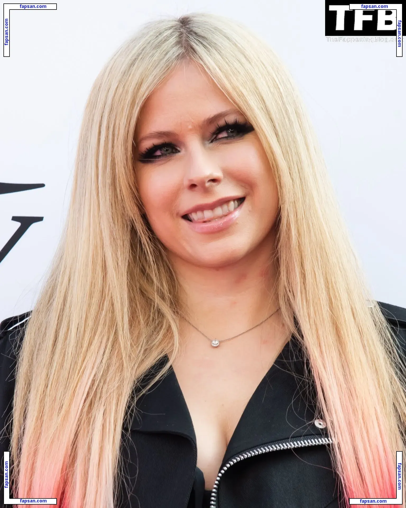 Avril Lavigne голая фото #1193 с Онлифанс