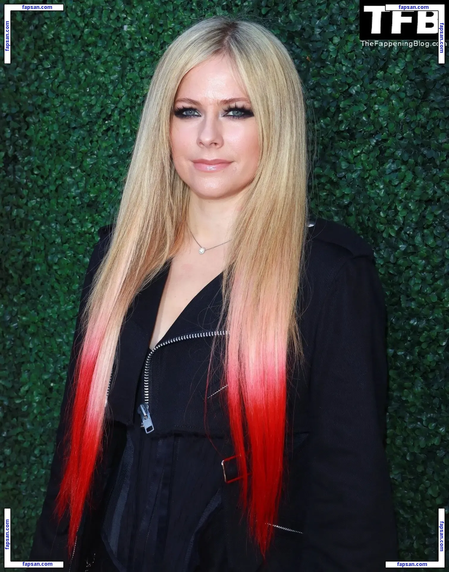 Avril Lavigne nude photo #1218 from OnlyFans