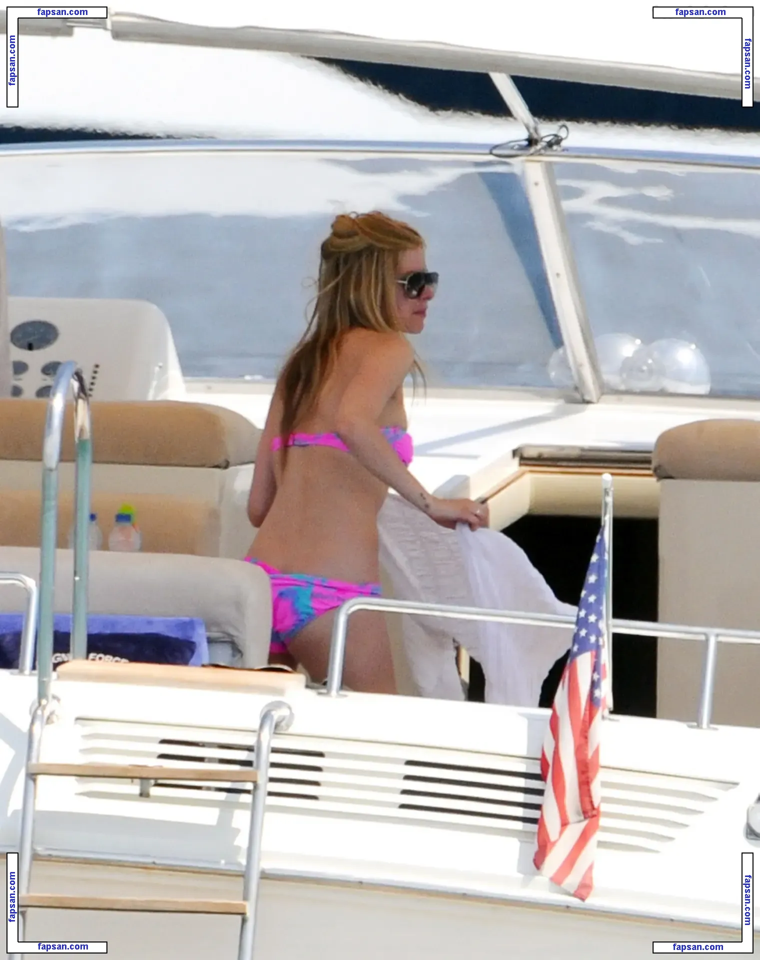Avril Lavigne nude photo #1301 from OnlyFans