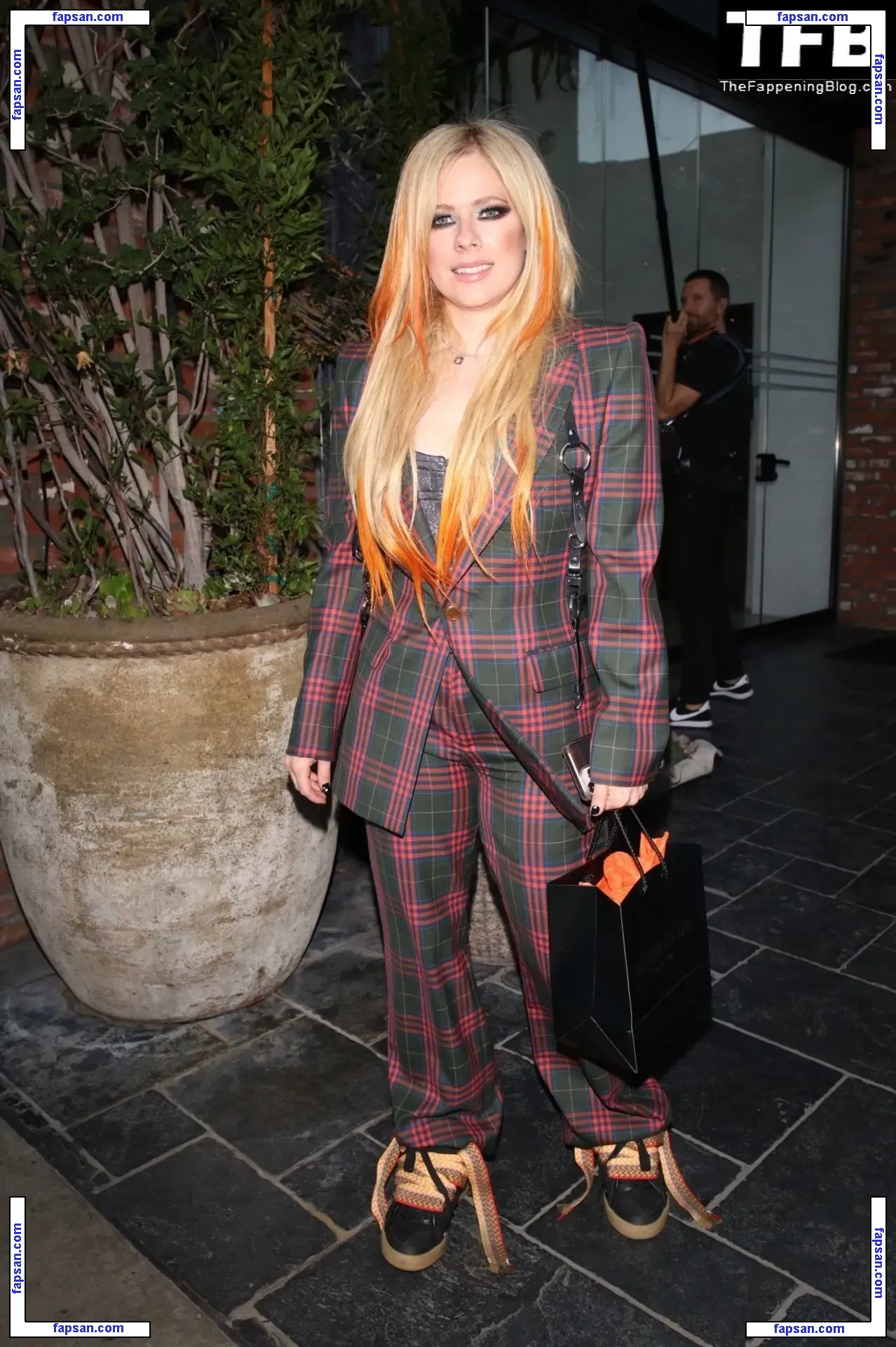 Avril Lavigne nude photo #1397 from OnlyFans
