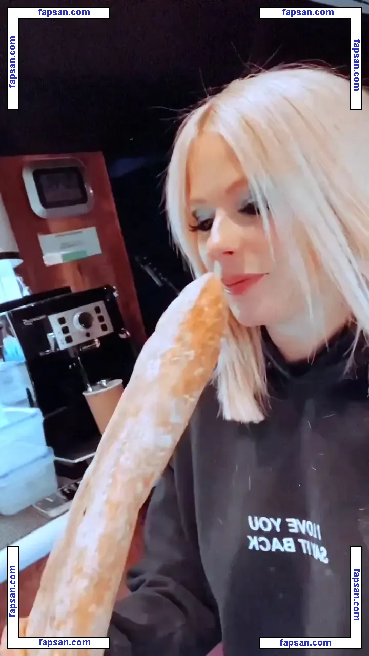 Avril Lavigne nude photo #1625 from OnlyFans