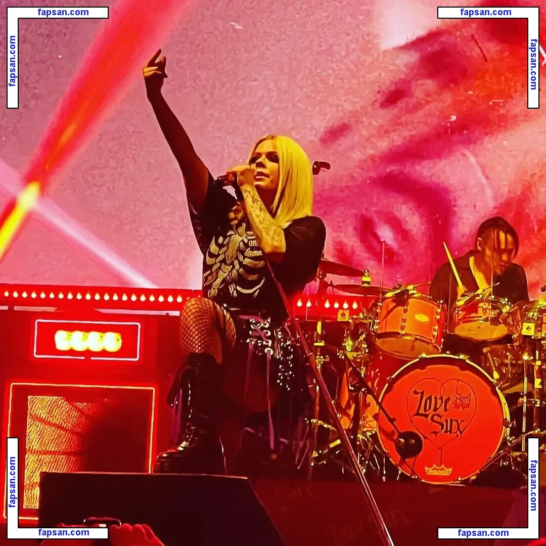 Avril Lavigne nude photo #1656 from OnlyFans