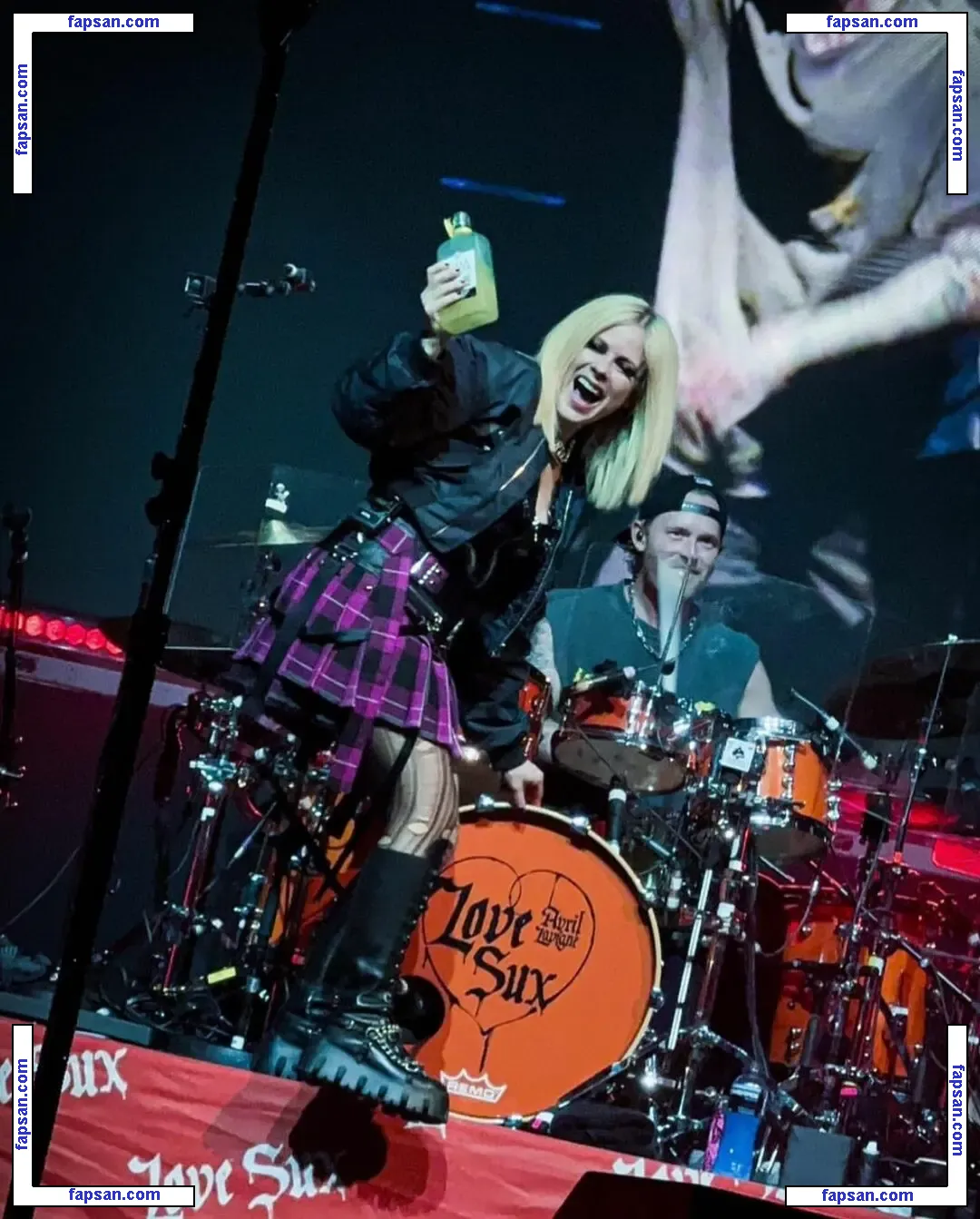 Avril Lavigne nude photo #1662 from OnlyFans