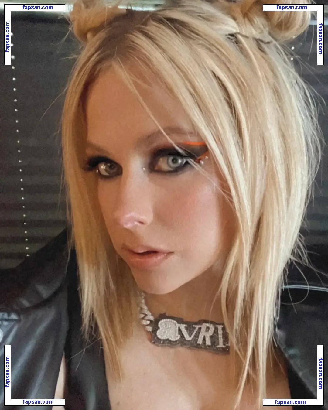 Avril Lavigne голая фото #1663 с Онлифанс