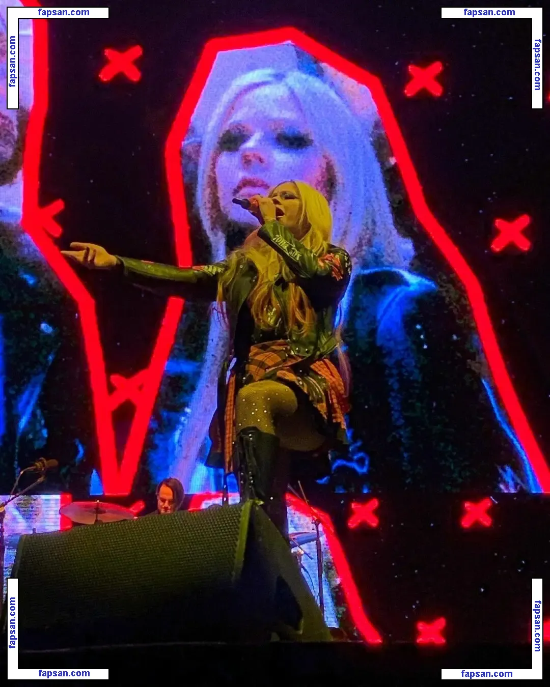 Avril Lavigne nude photo #1669 from OnlyFans