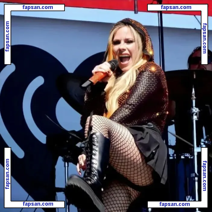 Avril Lavigne nude photo #1672 from OnlyFans