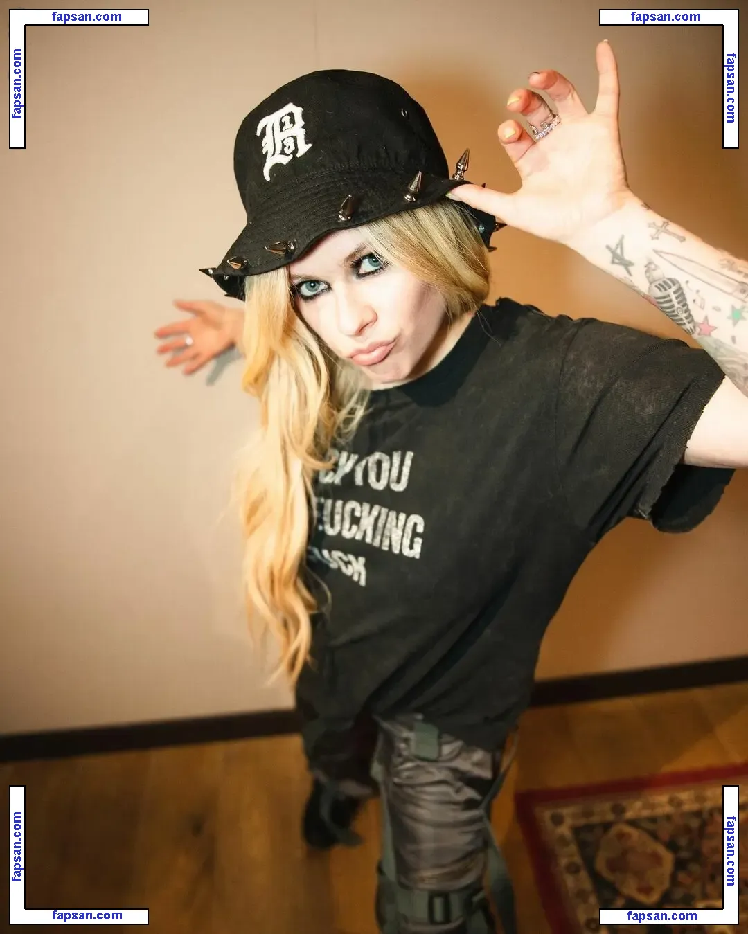 Avril Lavigne nude photo #1679 from OnlyFans