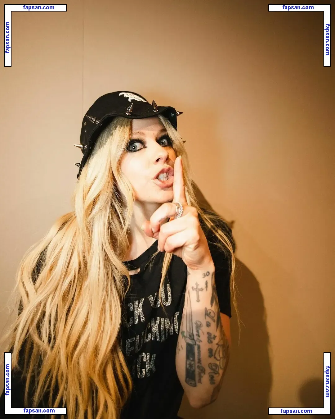 Avril Lavigne nude photo #1680 from OnlyFans