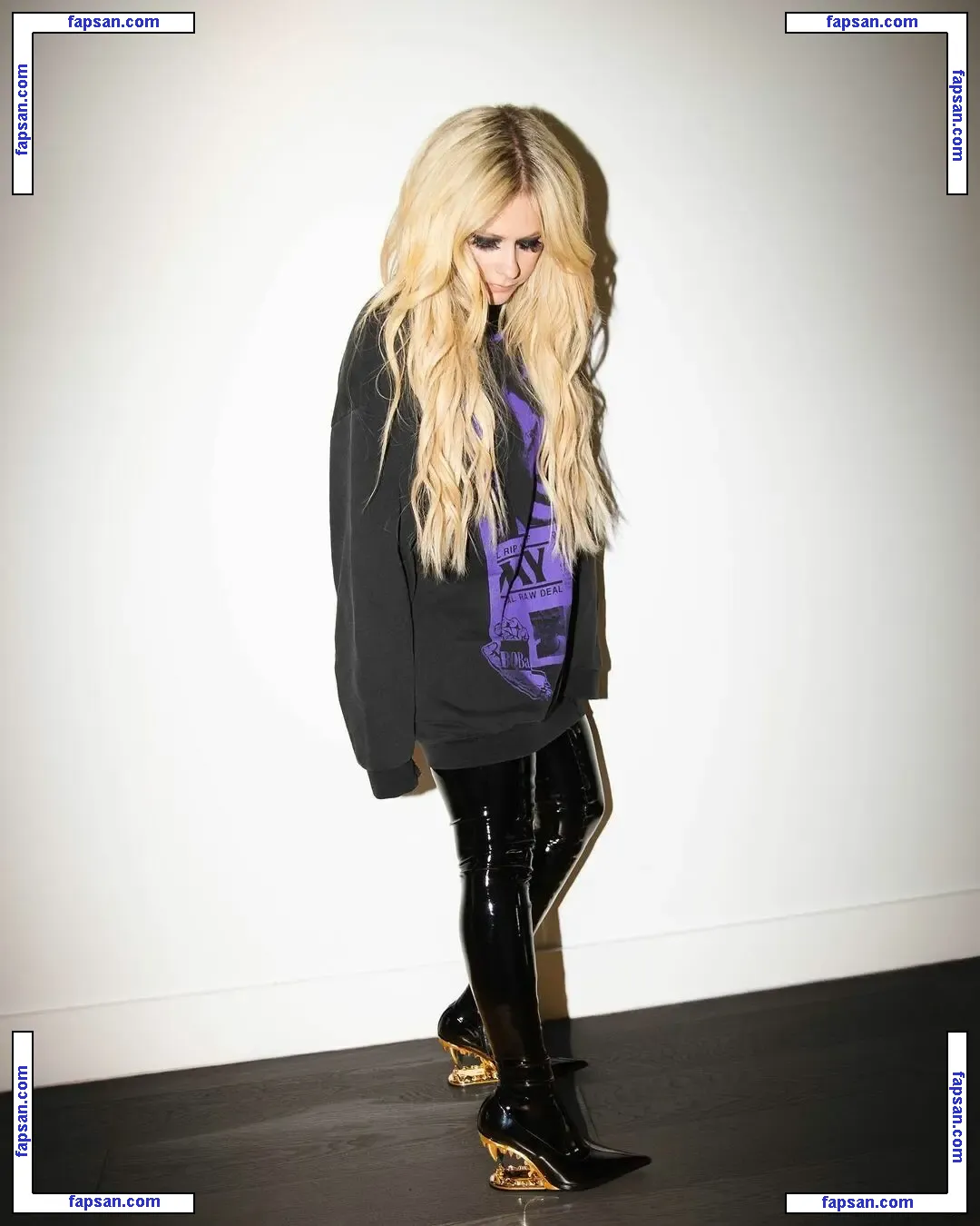 Avril Lavigne nude photo #1686 from OnlyFans